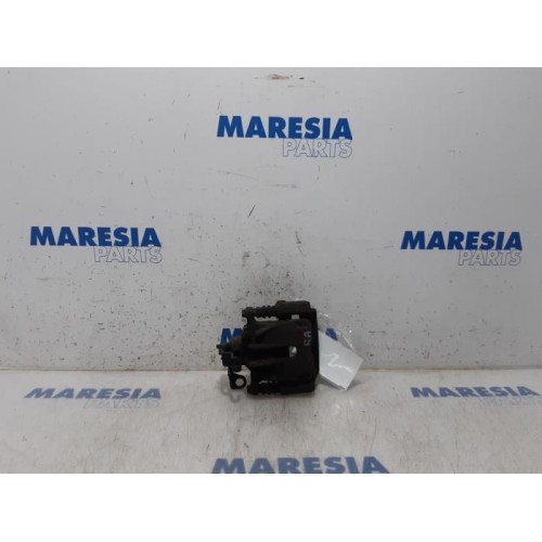 Renault - Trafic - Rear brake calliper, right