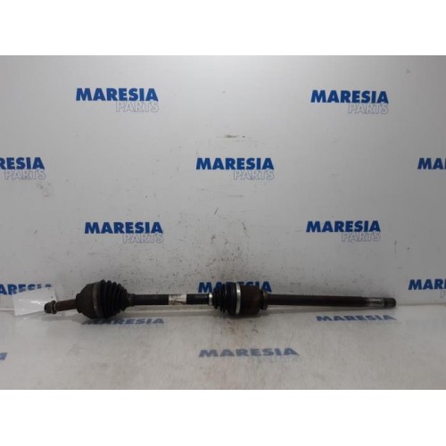 Renault - Trafic - Front drive shaft, right