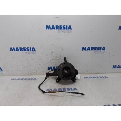 Renault - Trafic - Fusee links-voor
