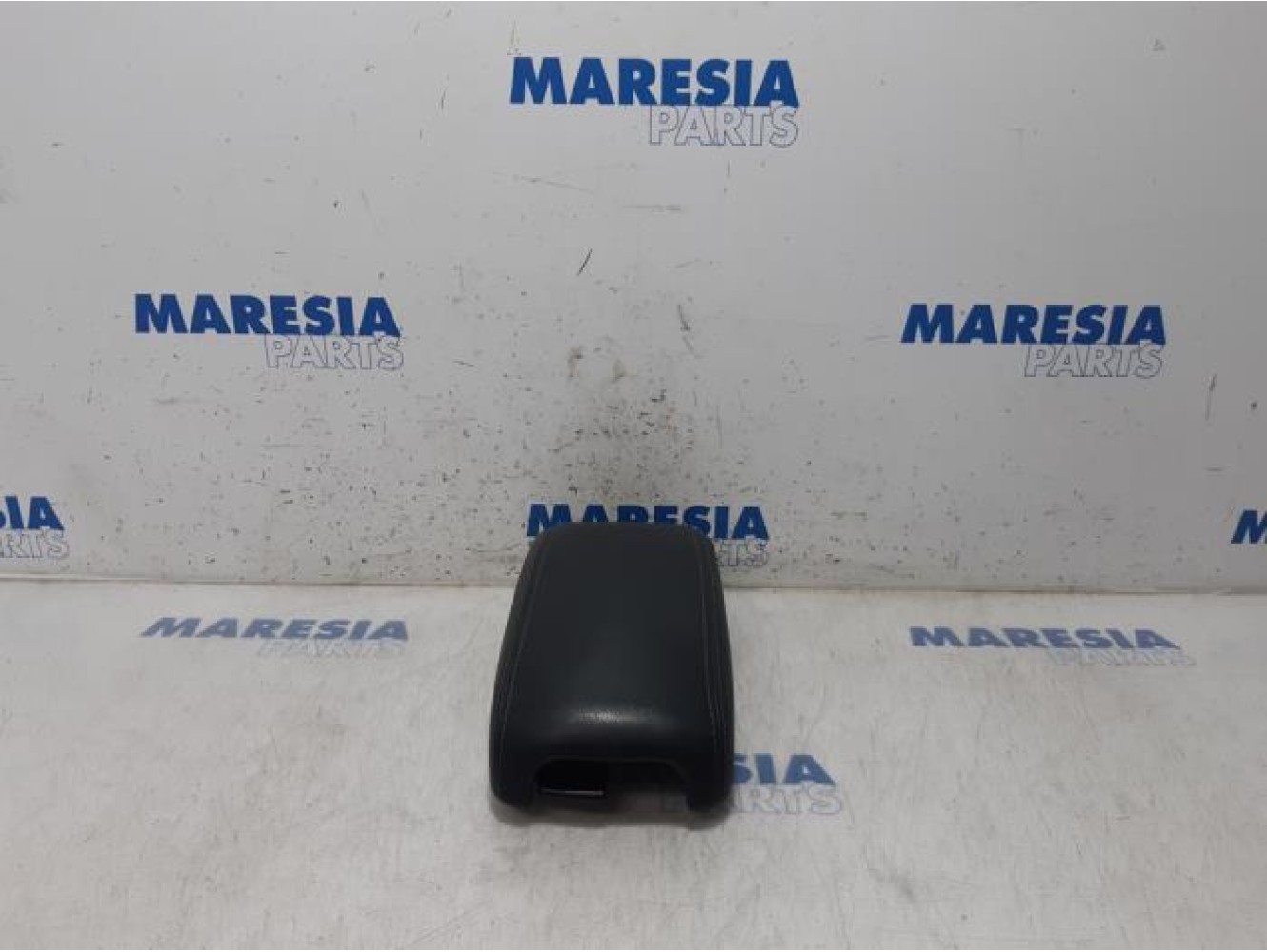 Peugeot - 4007 - Armrest