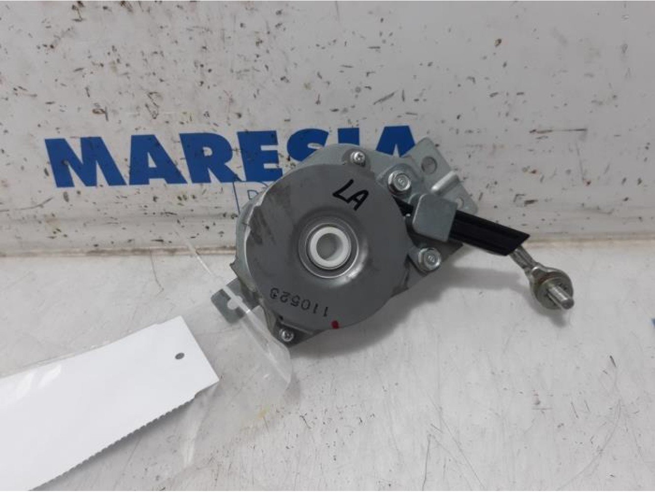 Peugeot - 4007 - Tailgate hinge