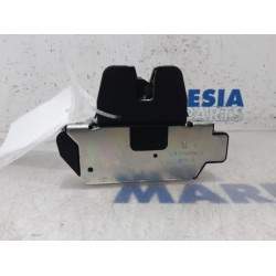 Peugeot - 208 - Tailgate lock mechanism