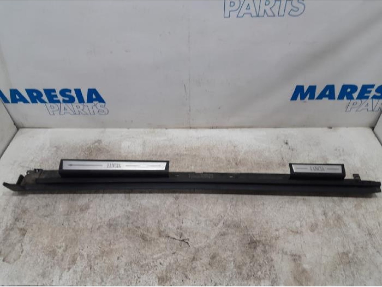 Lancia - Delta - Zijskirt links