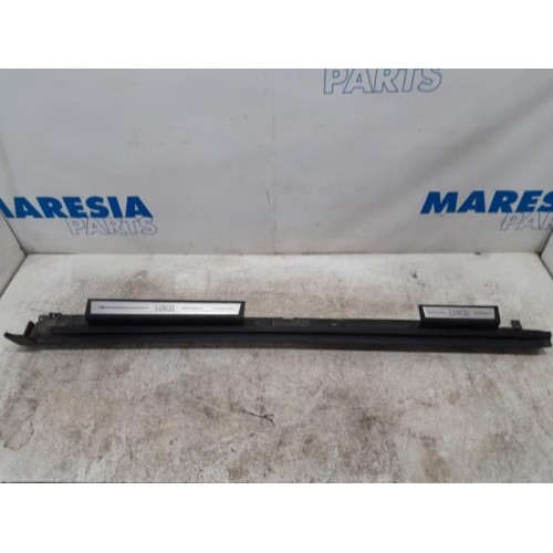 Lancia - Delta - Side skirt, left