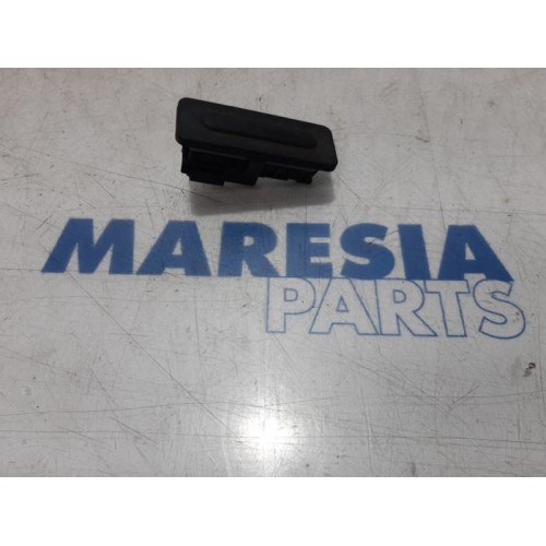 Citroen - C4 Cactus - Tailgate handle