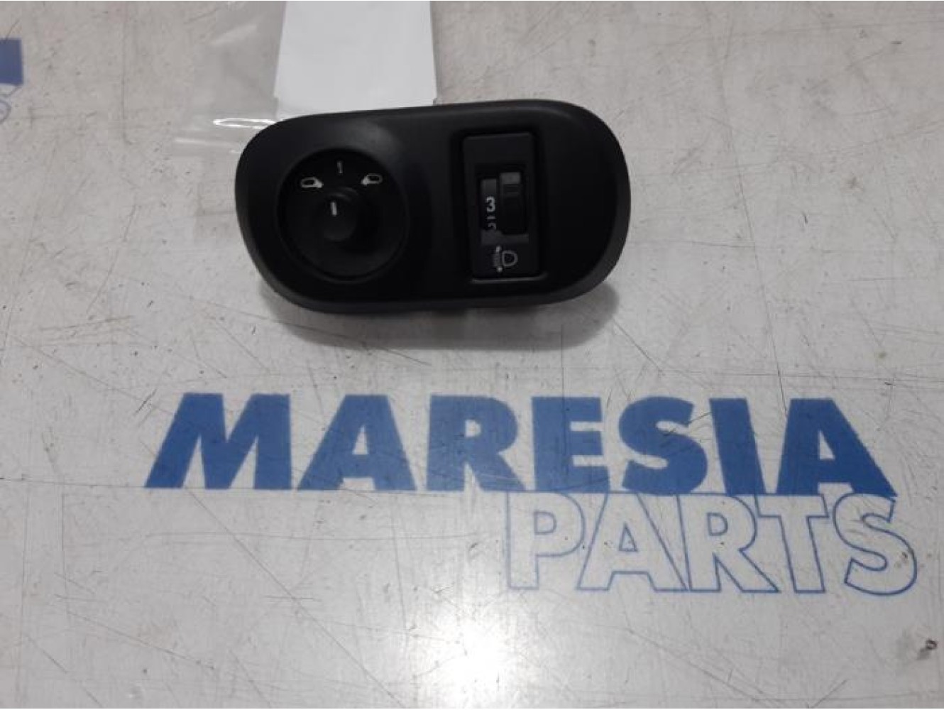 Citroen - C4 Cactus - Mirror switch