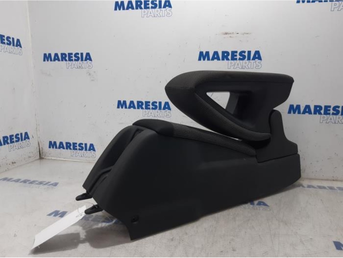 Citroen - C4 Cactus - Armrest