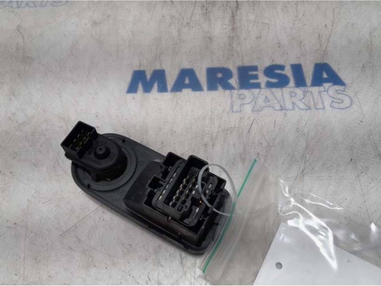 Renault - Trafic - Multi-functional window switch