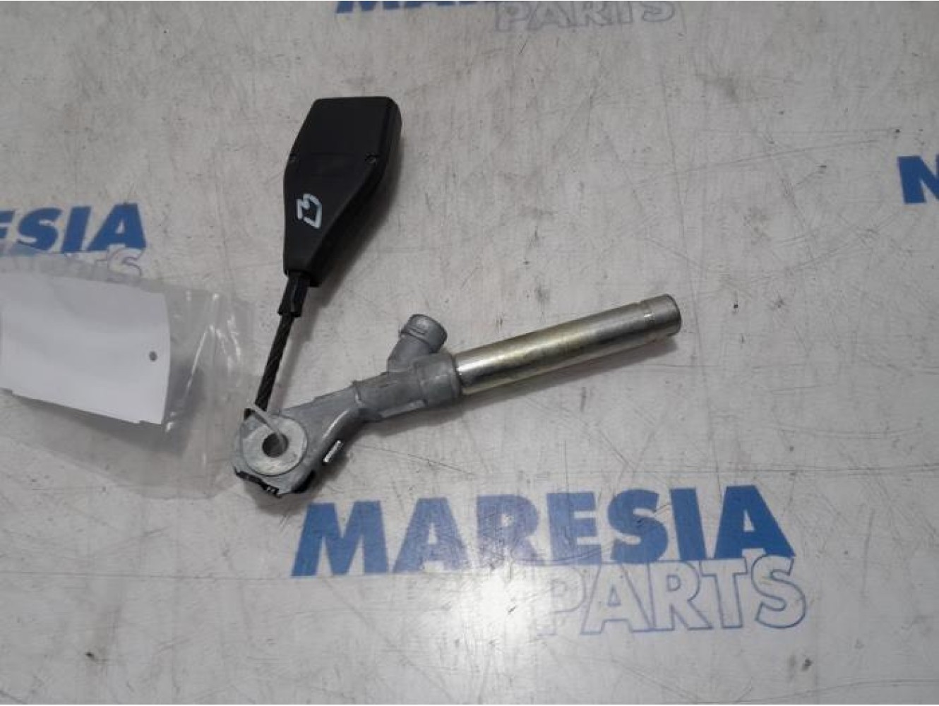 Renault - Trafic - Front seatbelt buckle, centre