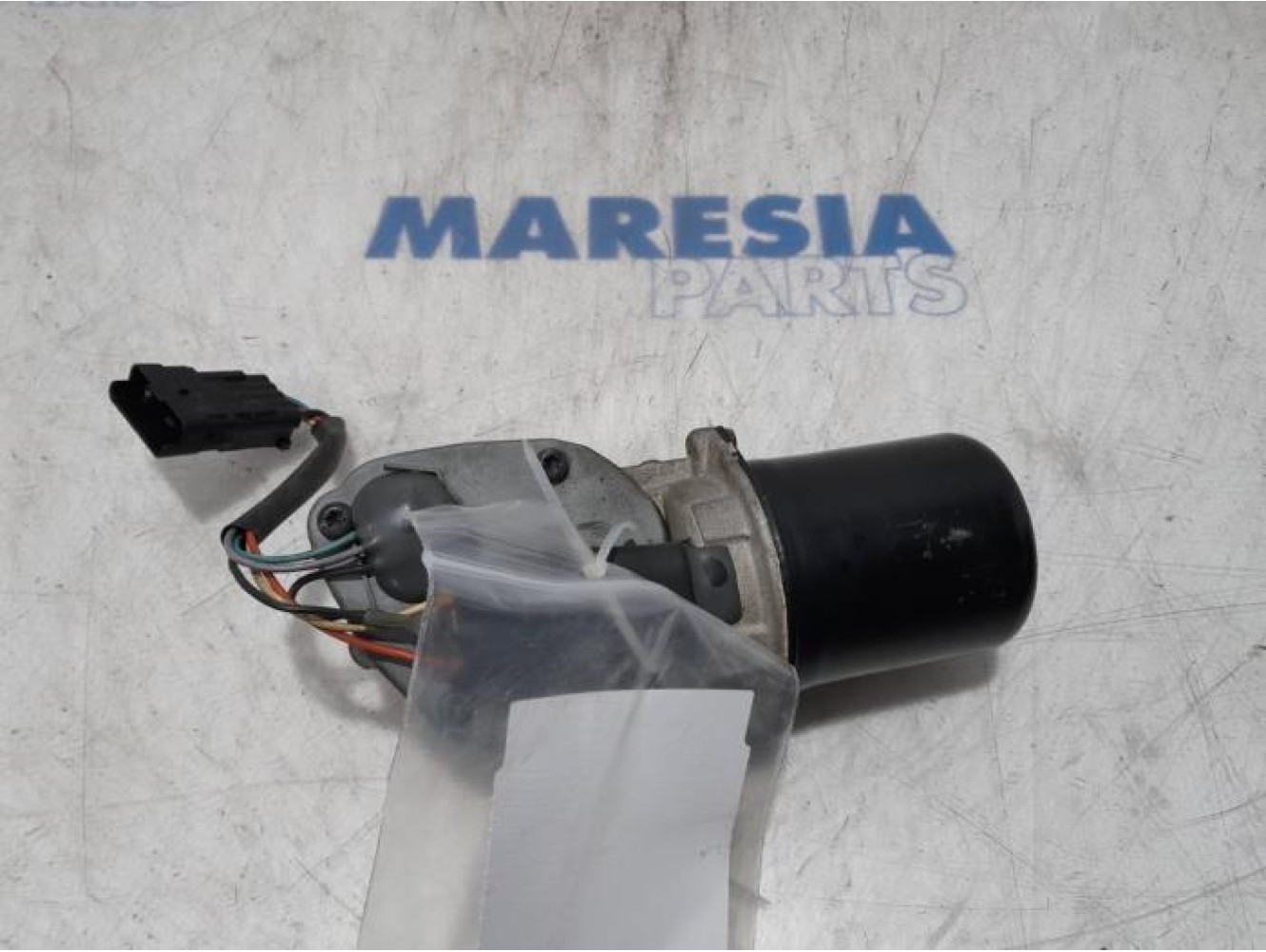 Renault - Trafic - Front wiper motor