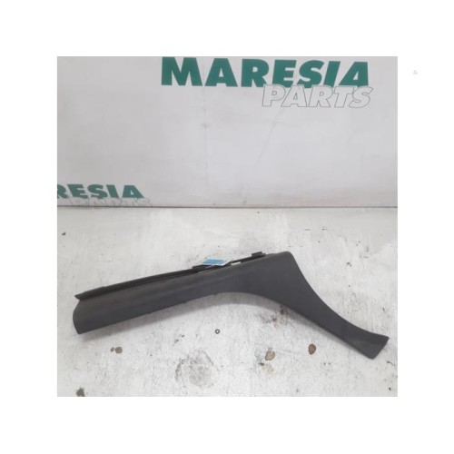 Renault - Megane Scenic - Side skirt, right