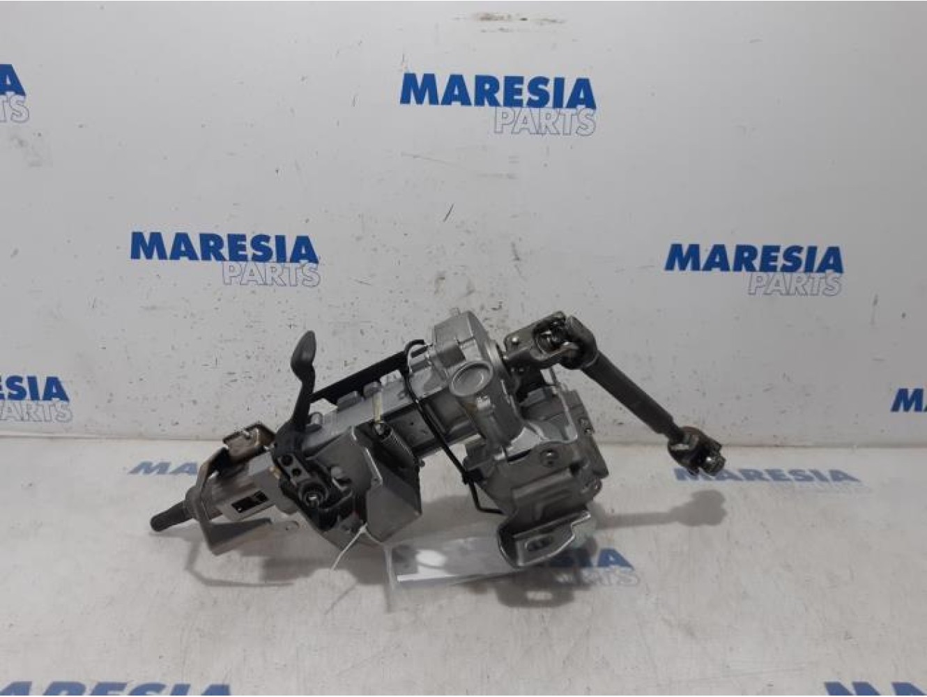Renault - Clio - Steering column housing