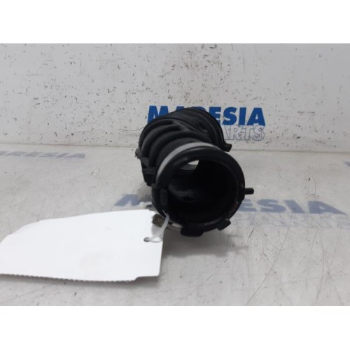 Renault - Clio - Air intake hose