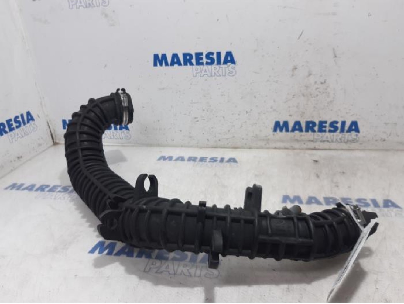 Renault - Trafic - Air intake hose