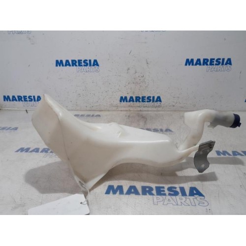 Lancia - Delta - Front windscreen washer reservoir