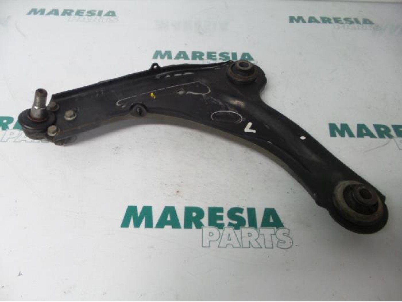 Renault - Laguna - Front lower wishbone, left