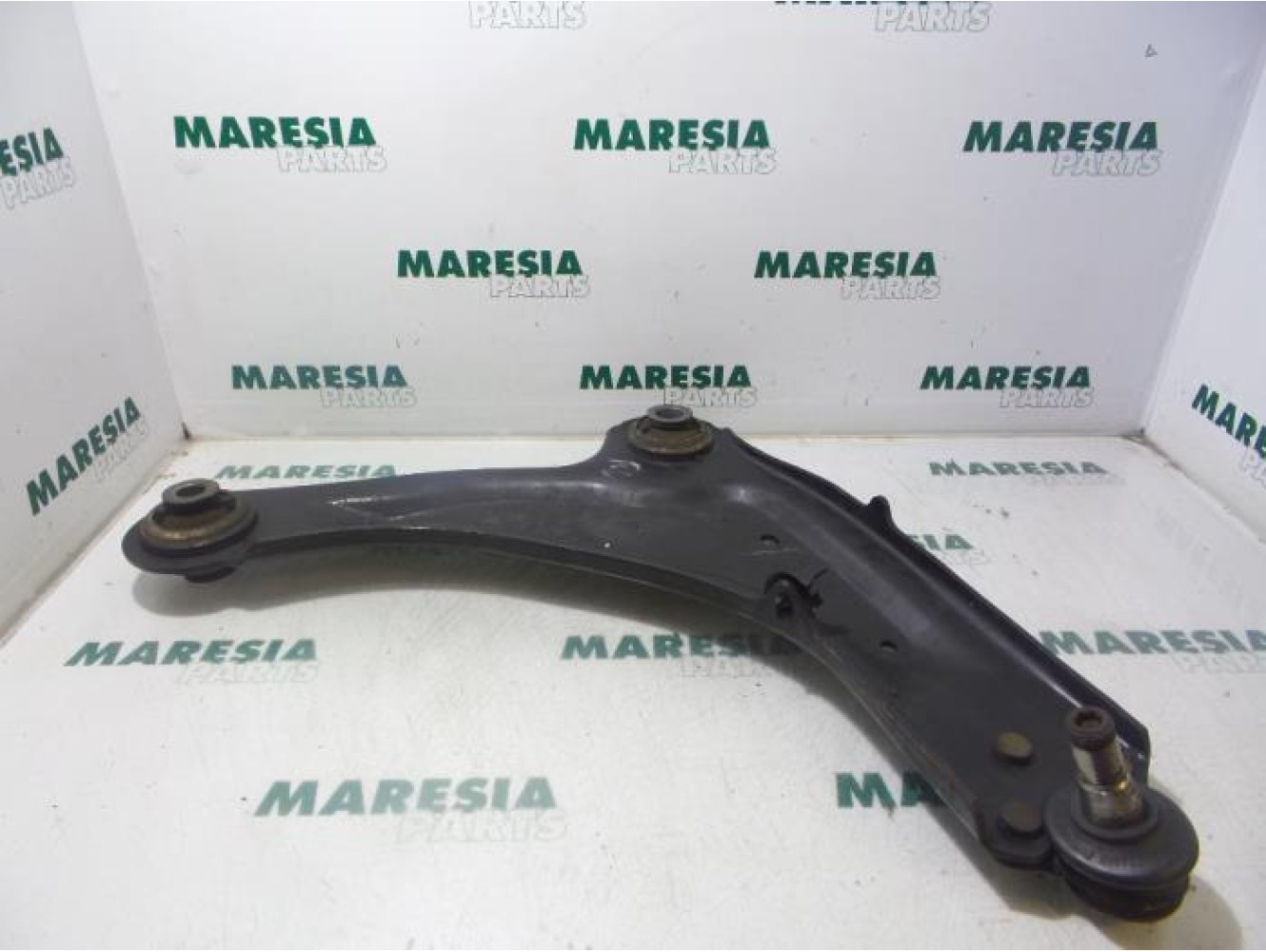 Renault - Laguna - Front lower wishbone, right