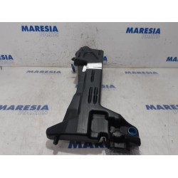 Citroen - C4 Grand Picasso - Front windscreen washer reservoir