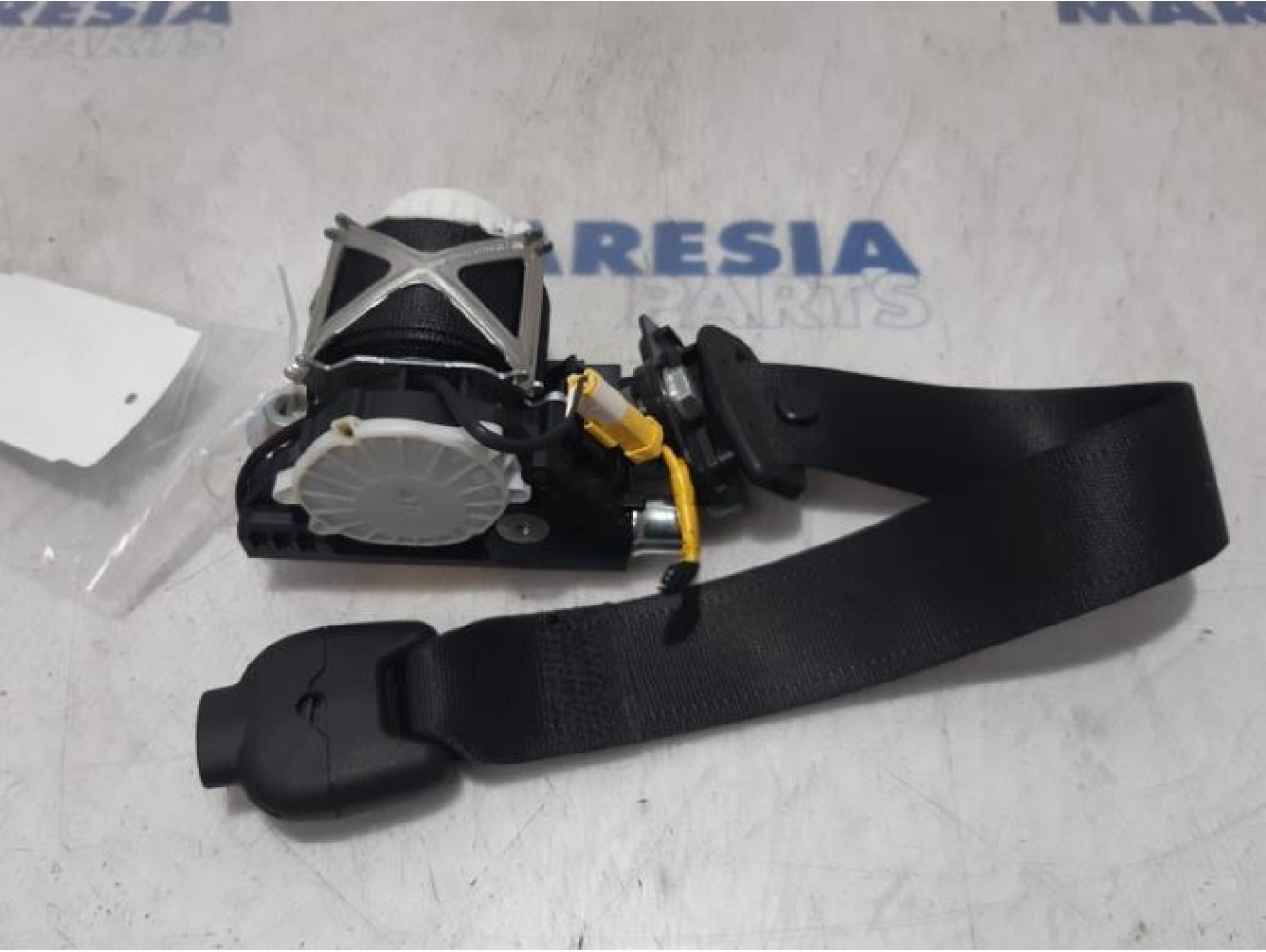 Lancia - Delta - Front seatbelt, left