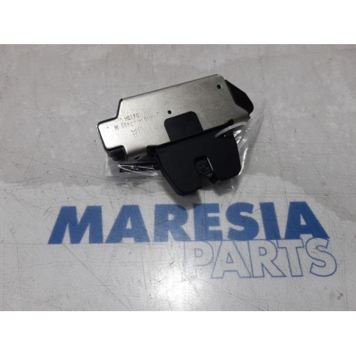 Peugeot - 208 - Tailgate lock mechanism