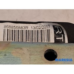 Renault - Clio - Front seatbelt, left