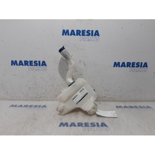 Alfa Romeo - Mito - Front windscreen washer reservoir