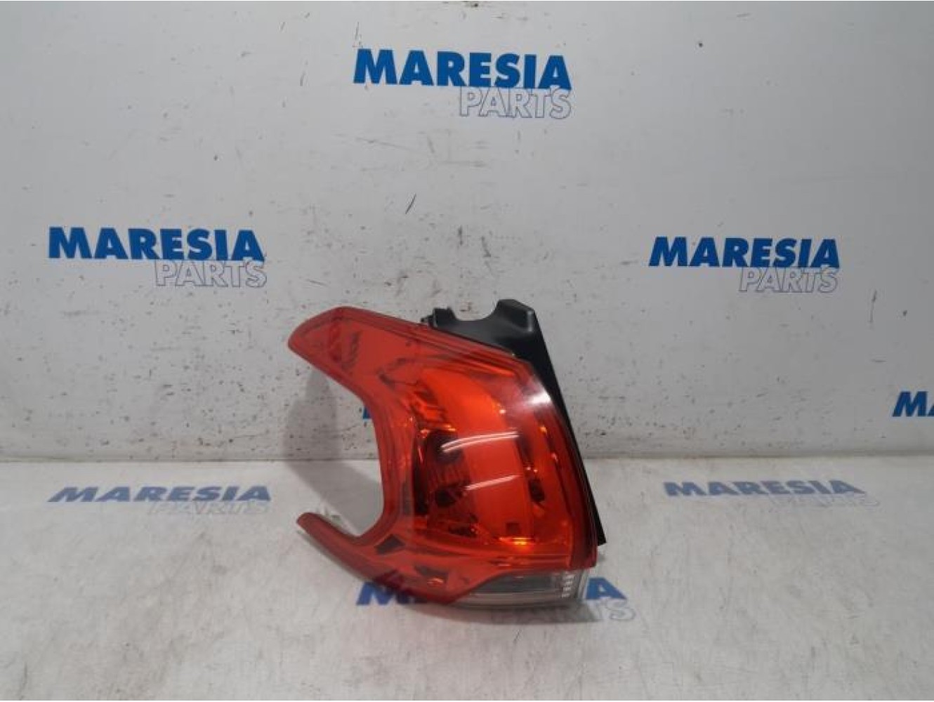 Peugeot - 2008 - Achterlicht links