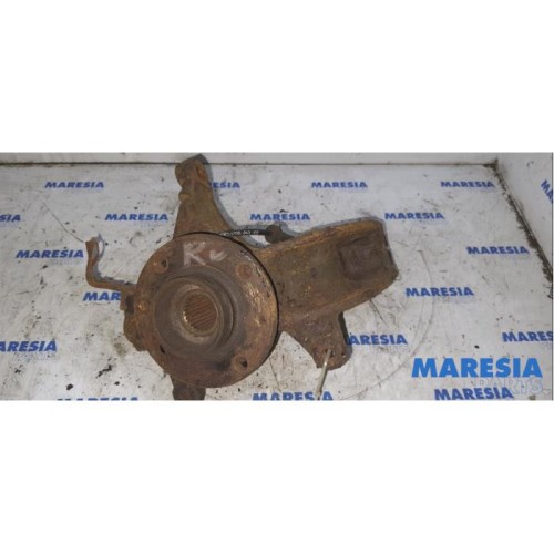 Renault - Megane Scenic - Knuckle, front right