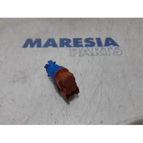 Opel - Combo - Brake light switch