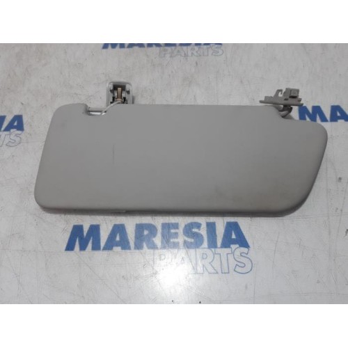 Peugeot - 5008 - Sun visor