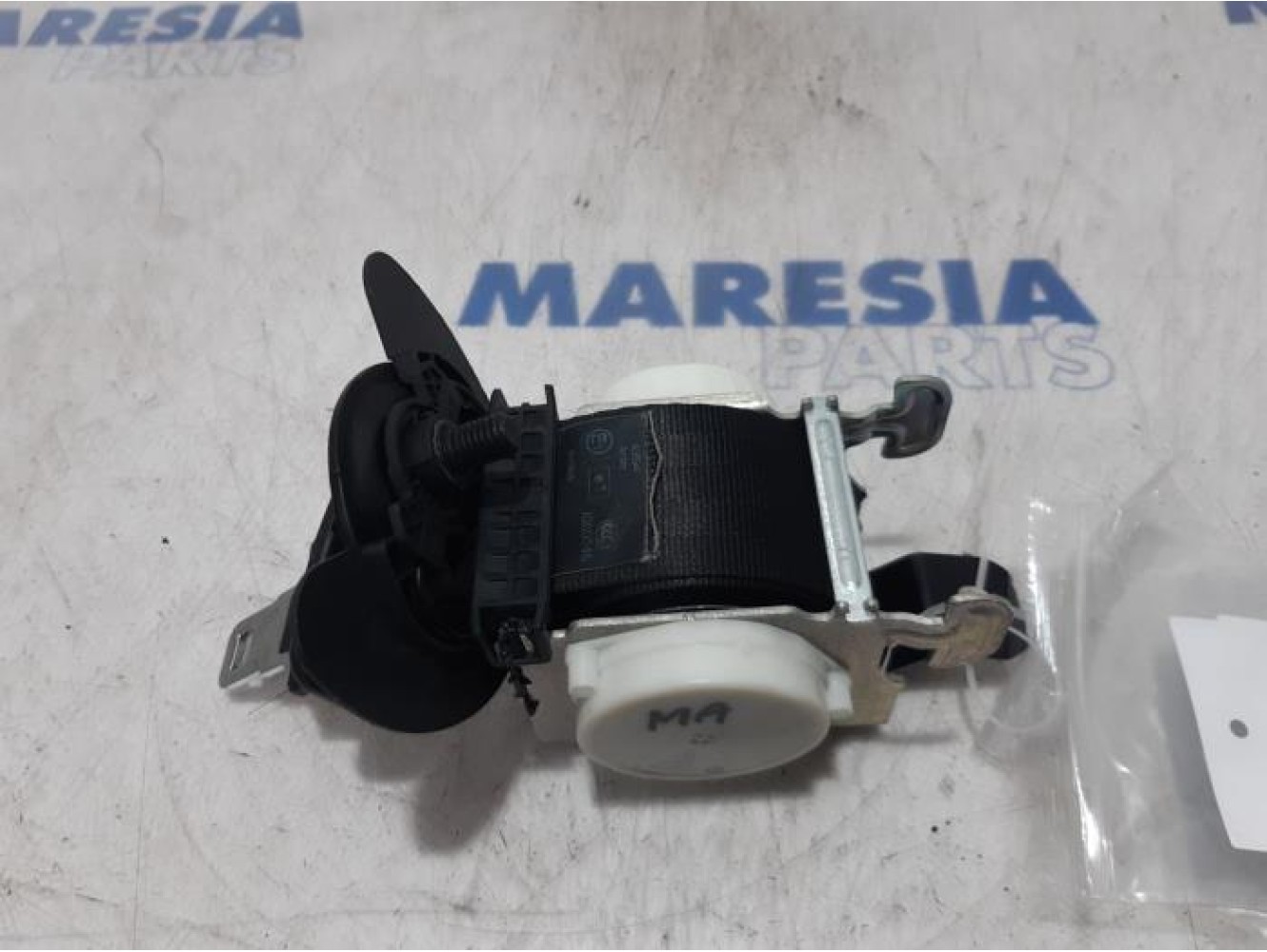 Peugeot - 5008 - Rear seatbelt, centre