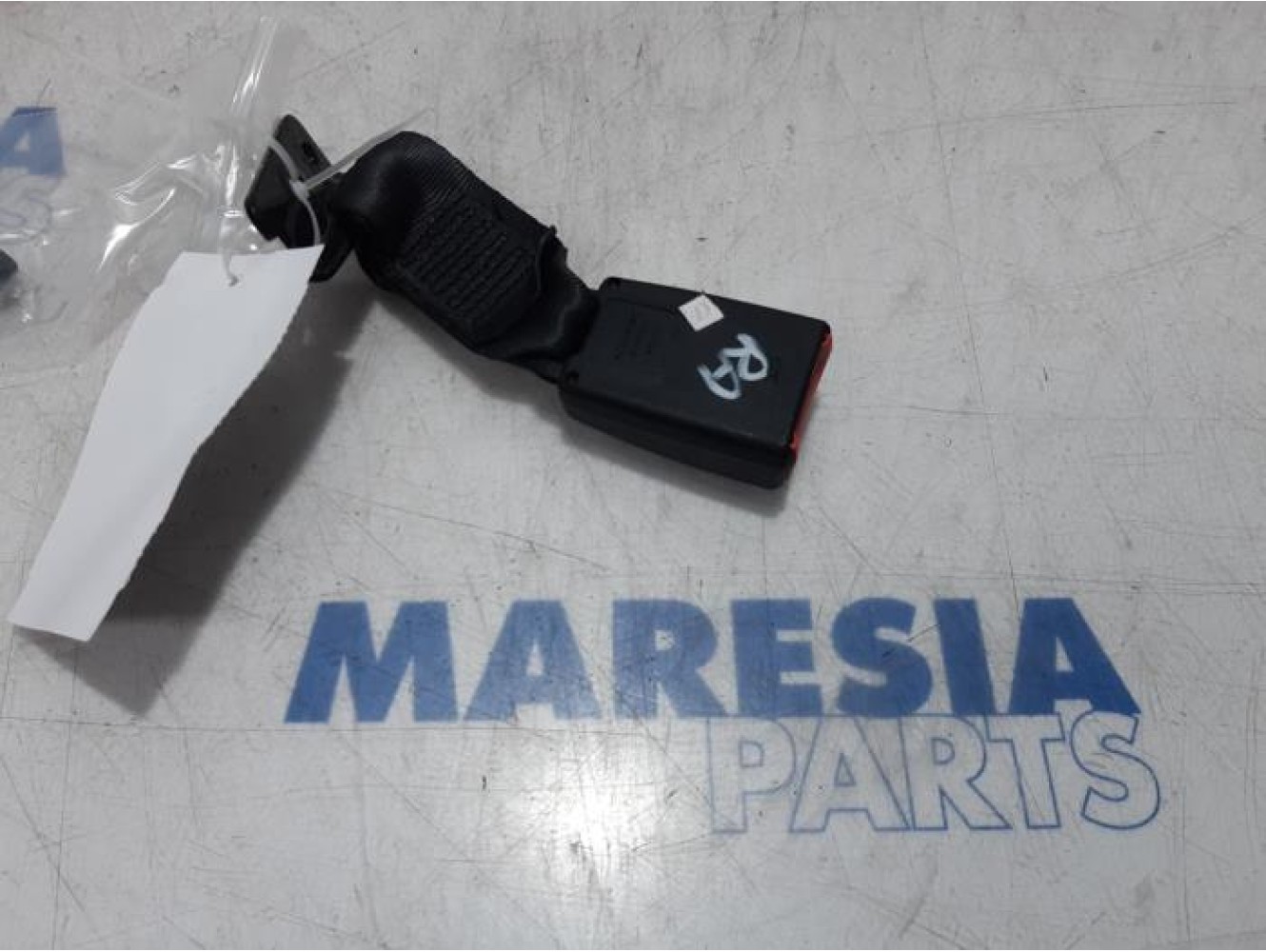 Fiat - 500 - Insertion ceinture de sécurité arrière droite