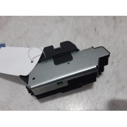 Peugeot - 5008 - Tailgate lock mechanism