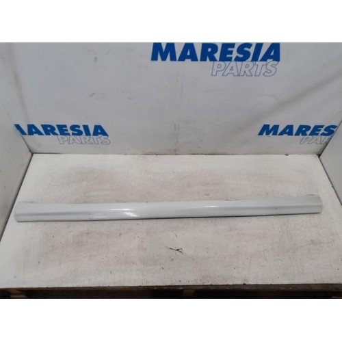 Fiat - Punto - Side skirt, left