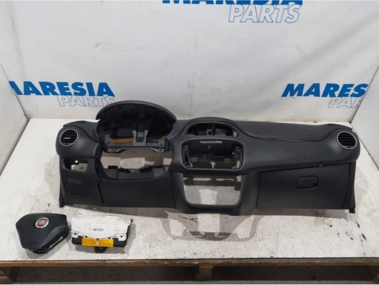 Fiat - Punto - Airbag set + dashboard