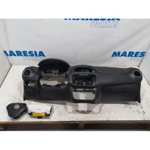 Fiat - Punto - Airbag set + dashboard