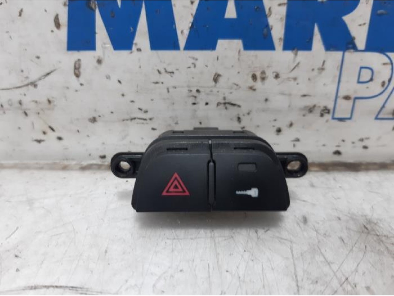 Alfa Romeo - Mito - Panic lighting switch