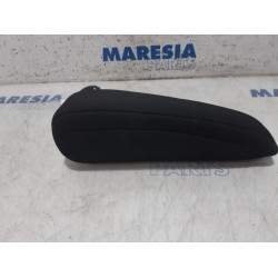 Peugeot - 5008 - Armrest