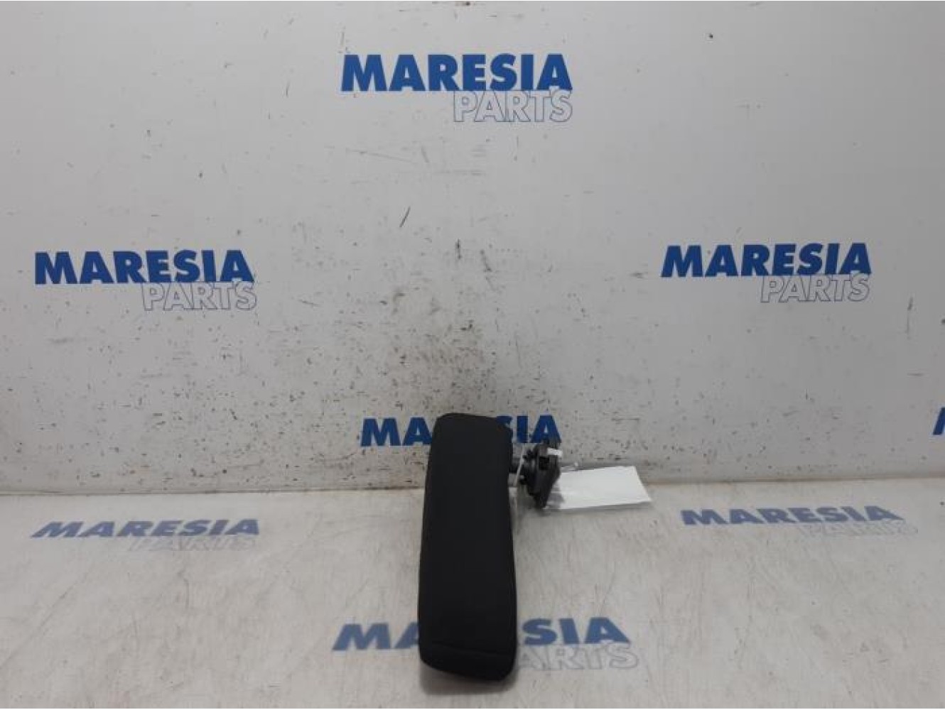 Peugeot - 5008 - Armrest
