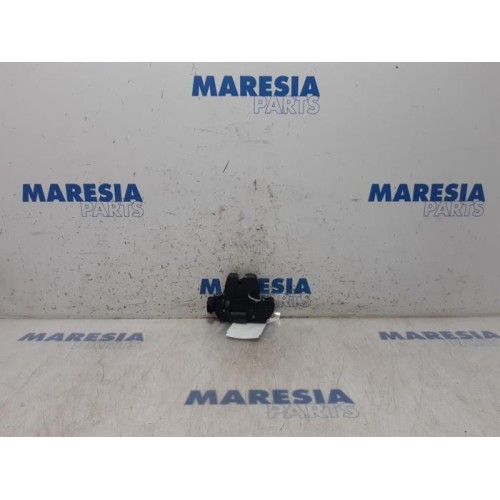 Peugeot - 5008 - Tailgate lock mechanism