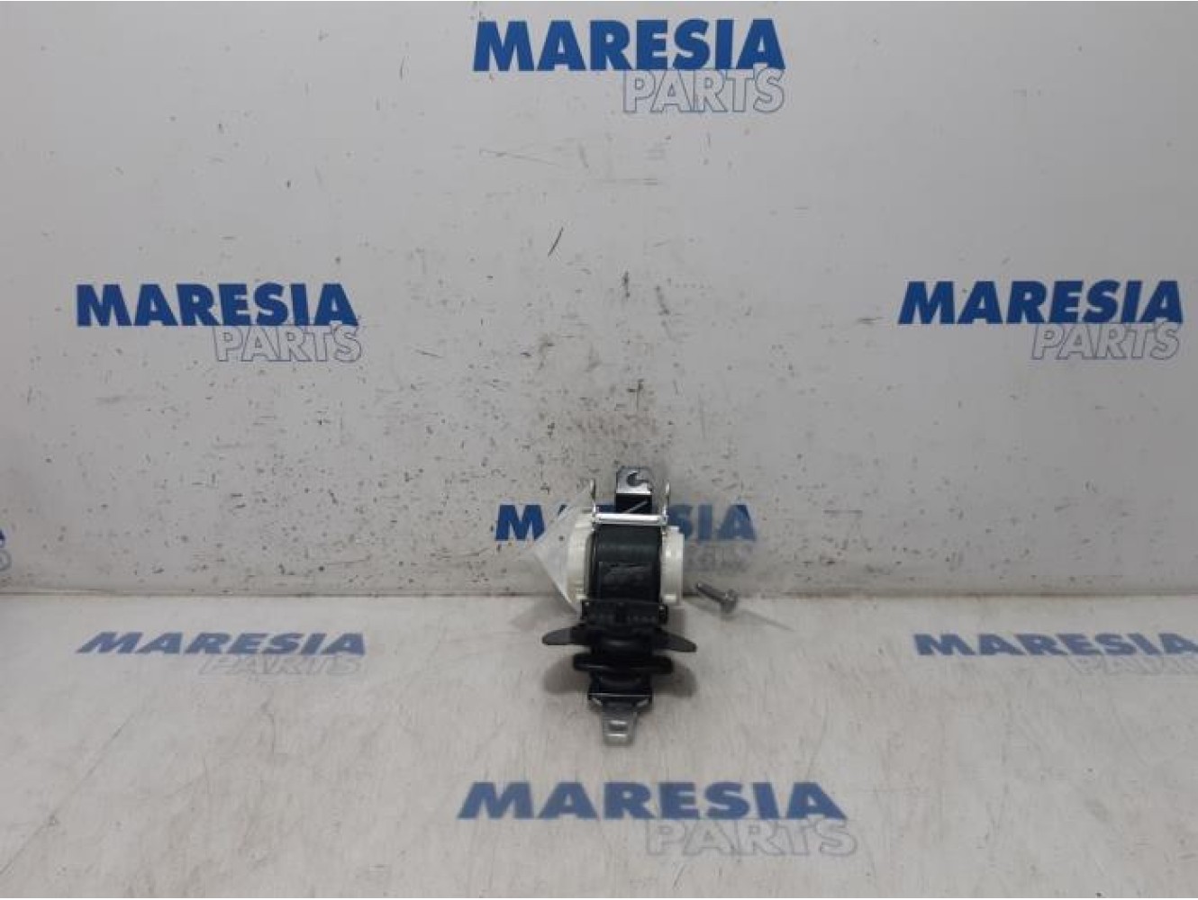 Peugeot - 5008 - Rear seatbelt, centre