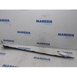 Peugeot - 5008 - Frontscreen frame