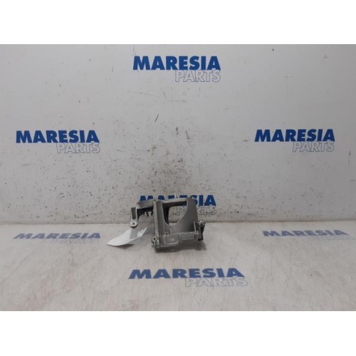 Peugeot - 208 - Support (miscellaneous)