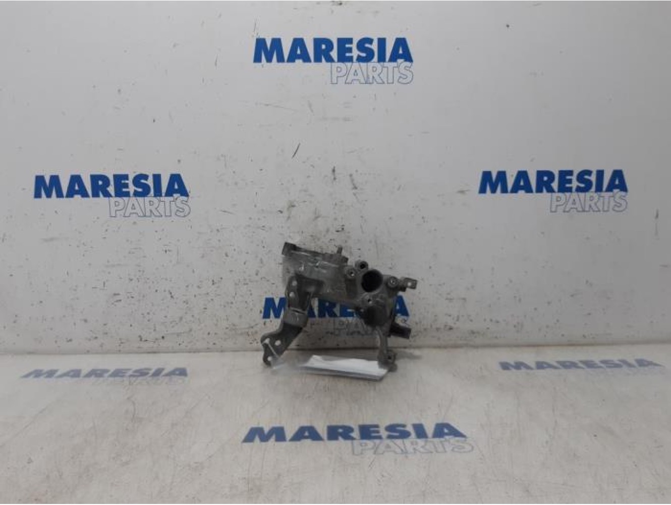 Peugeot - 208 - Alternator upper bracket