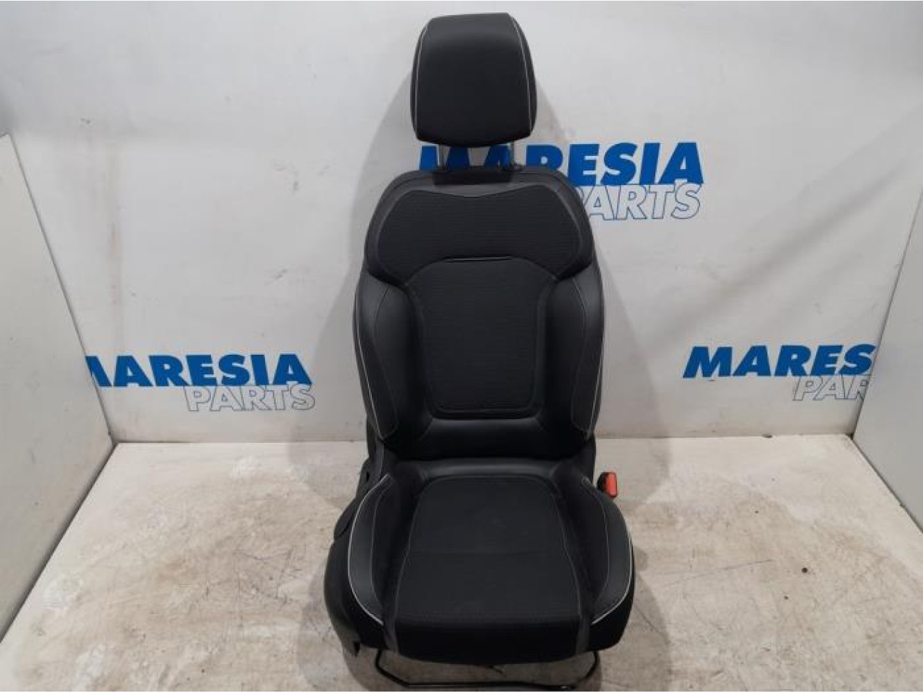 Renault - Megane - Seat, right