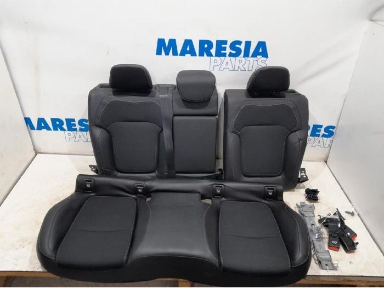 Renault - Megane - Rear bench seat