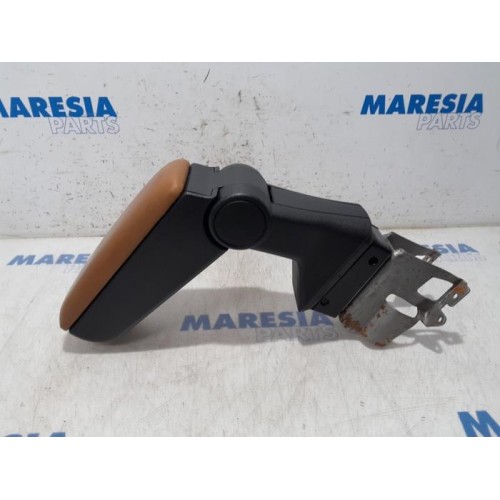 Alfa Romeo - Mito - Armrest