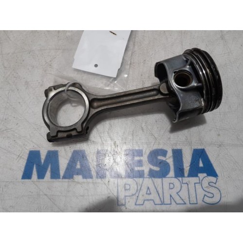 Renault - Clio - Connecting rod