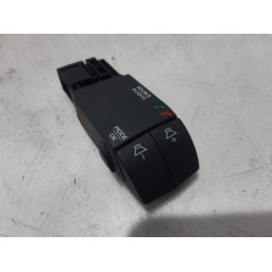 Renault - Clio - Steering wheel mounted radio control