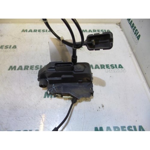 Renault - Megane Scenic - Front door lock mechanism 4-door, right
